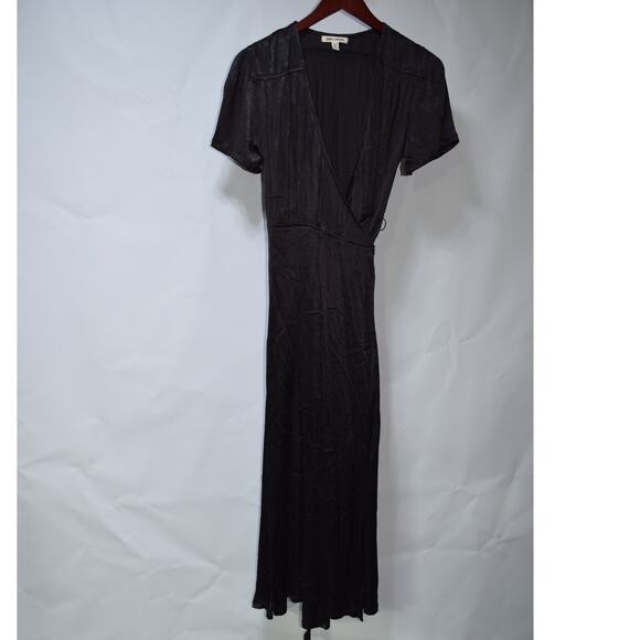 Billabong Dresses & Skirts - Billabong Black Maxi Wrap Dress Short Sleeve Tie Waist Boho Size M